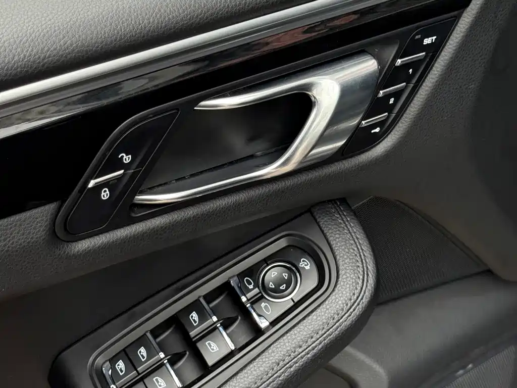 Porsche Macan 2018 — фото 16