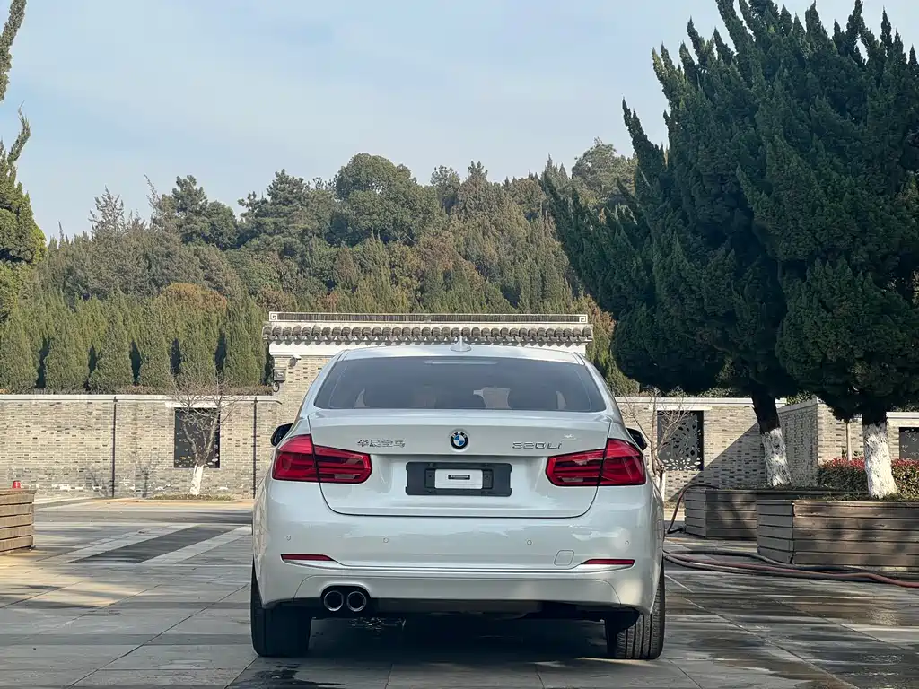 BMW 3 Series 2019 — фото 16
