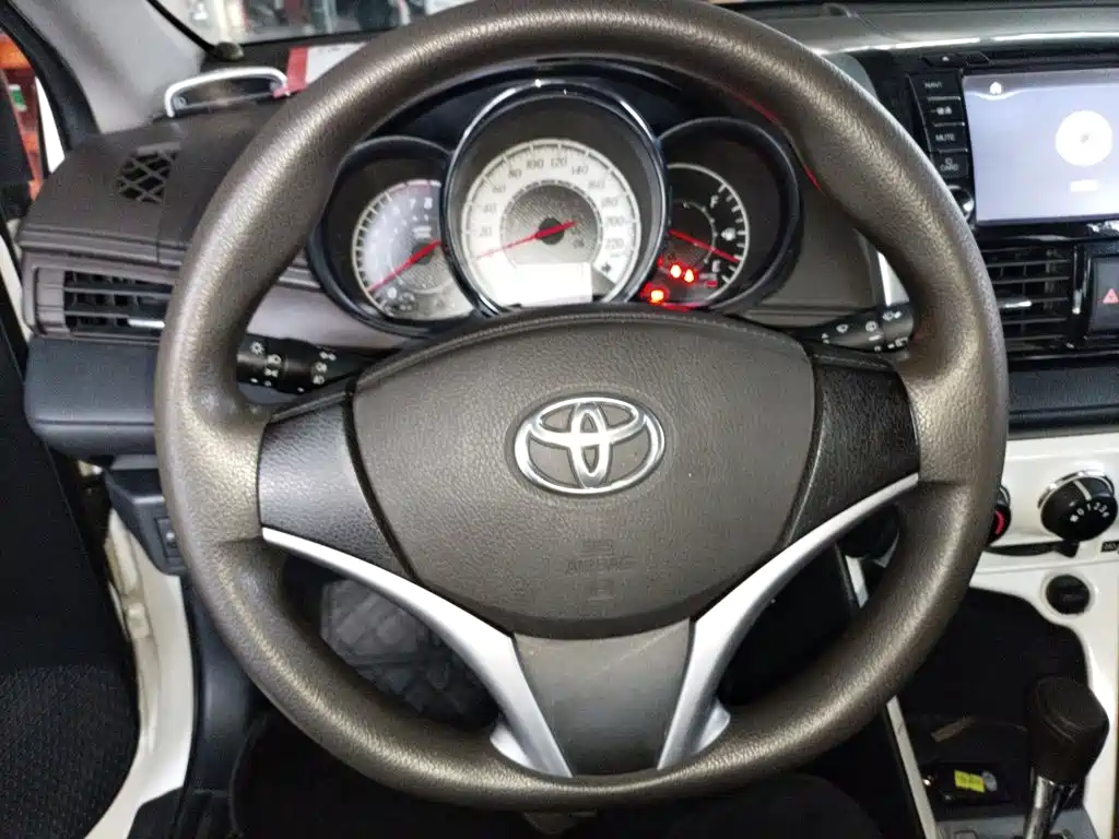 Toyota Yaris L 2015 — фото 11