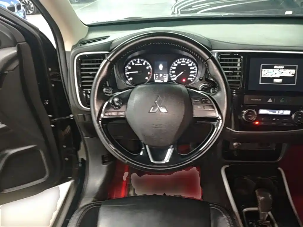 Mitsubishi Outlander 2021 — фото 11