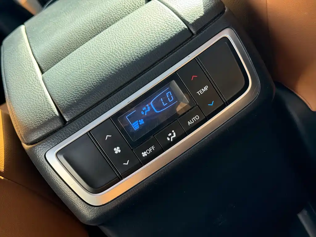Toyota Highlander 2020 — фото 18