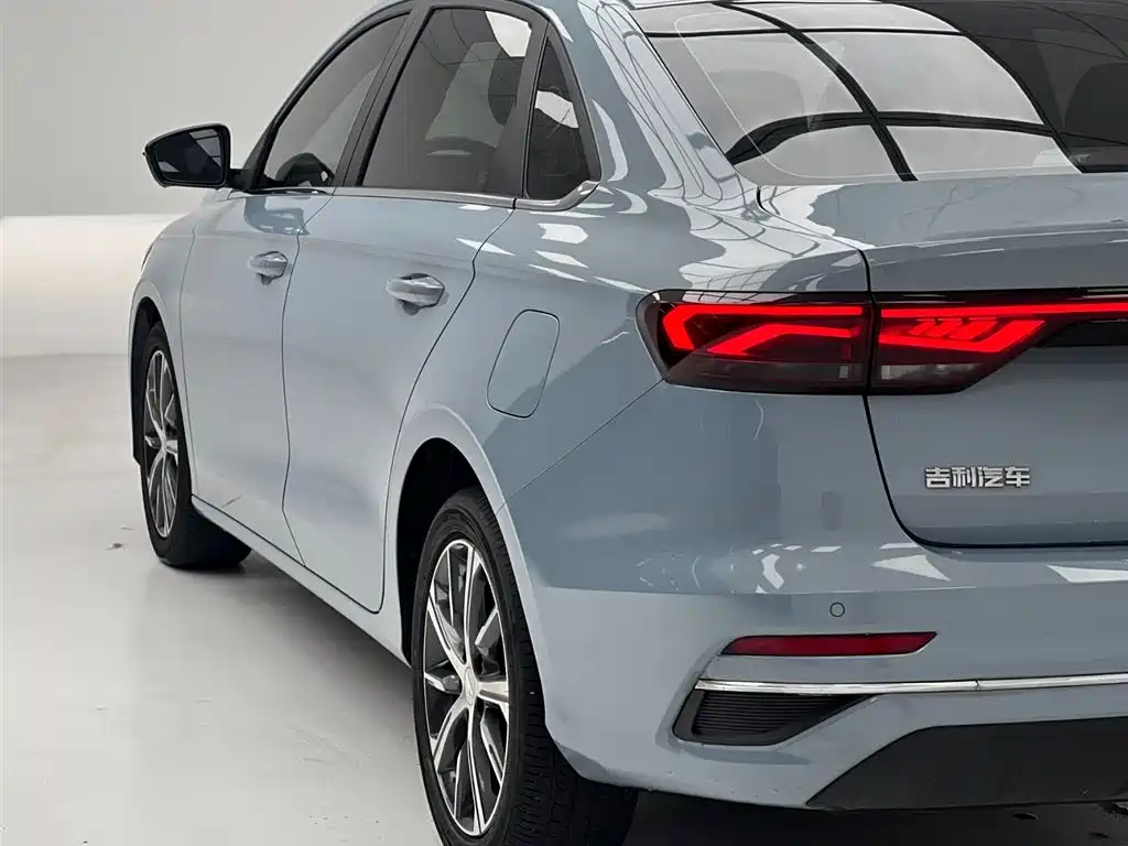 Geely Emgrand 2023 — фото 10