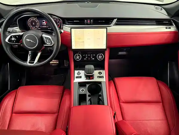 Jaguar F-PACE 2023