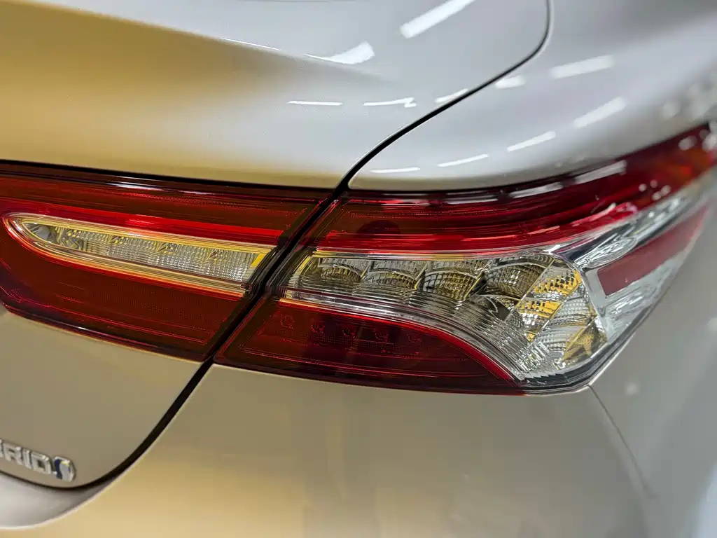 Toyota Camry 2022 — фото 25