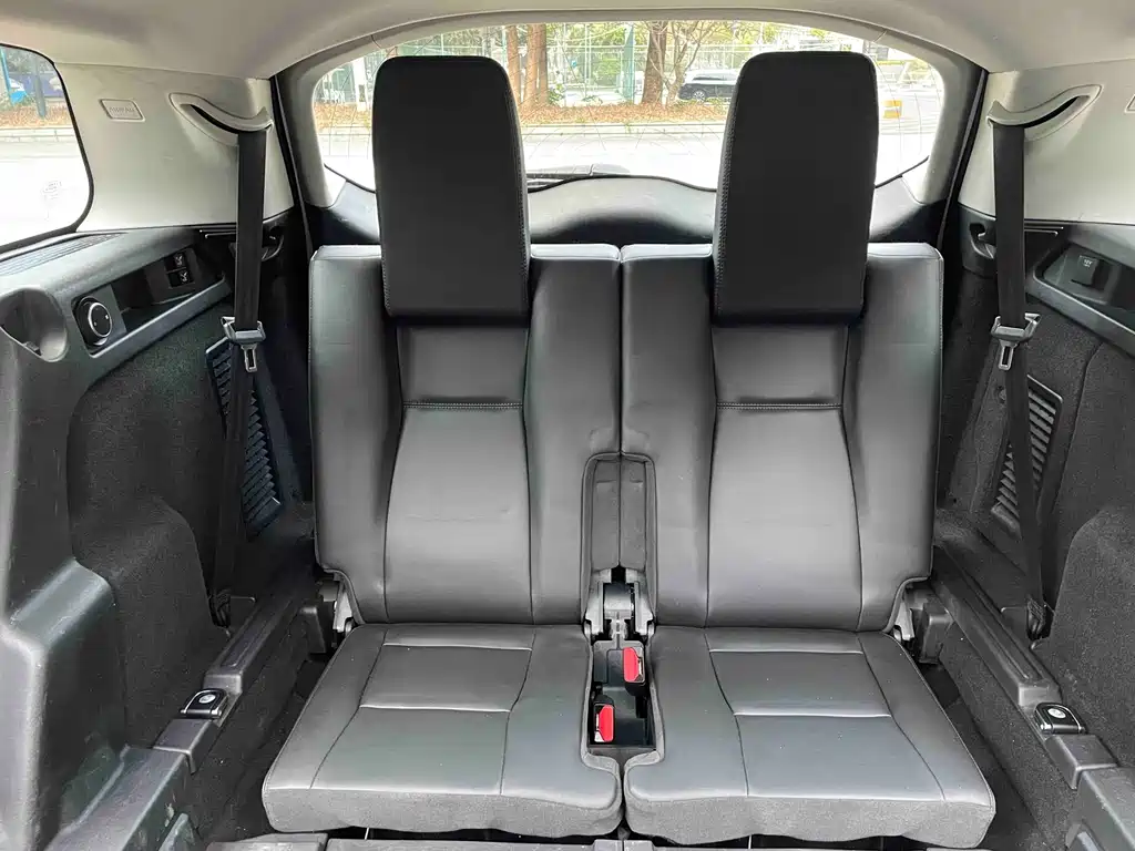 Land Rover Discovery Sport 2017 — фото 16