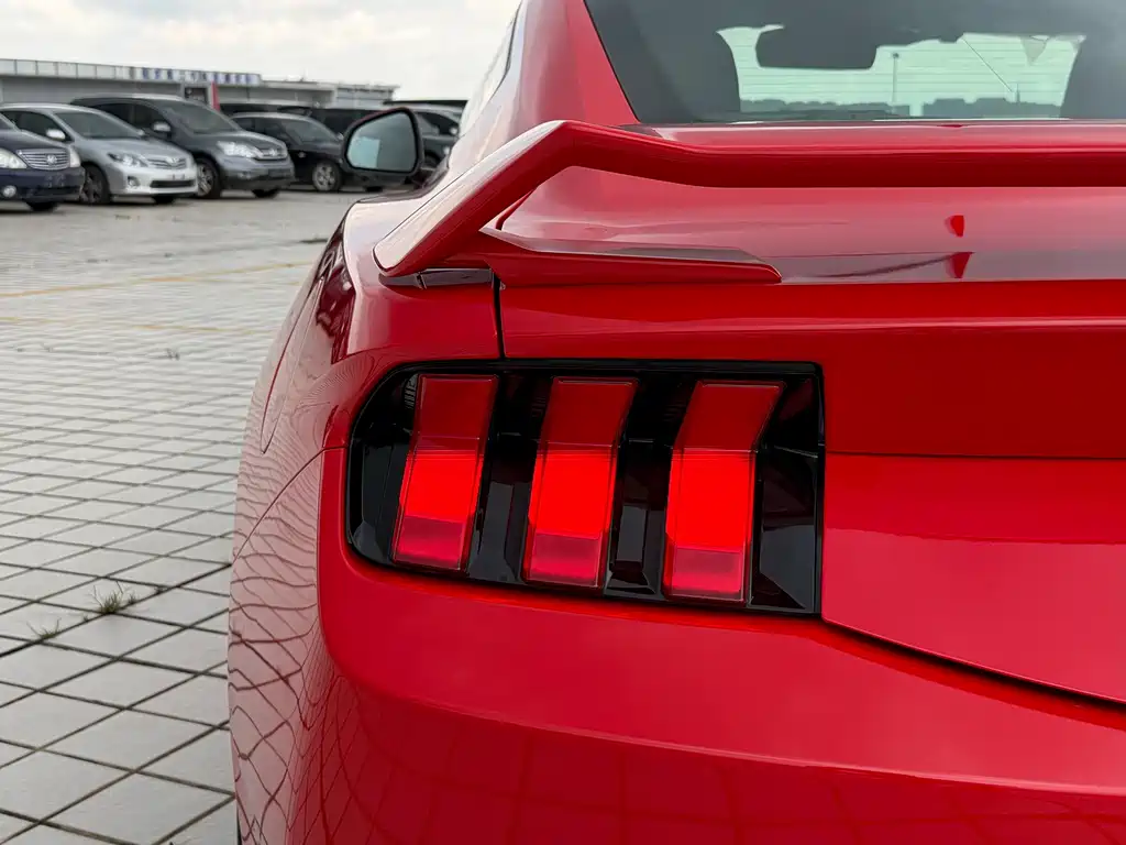 Ford Mustang 2025 — фото 11