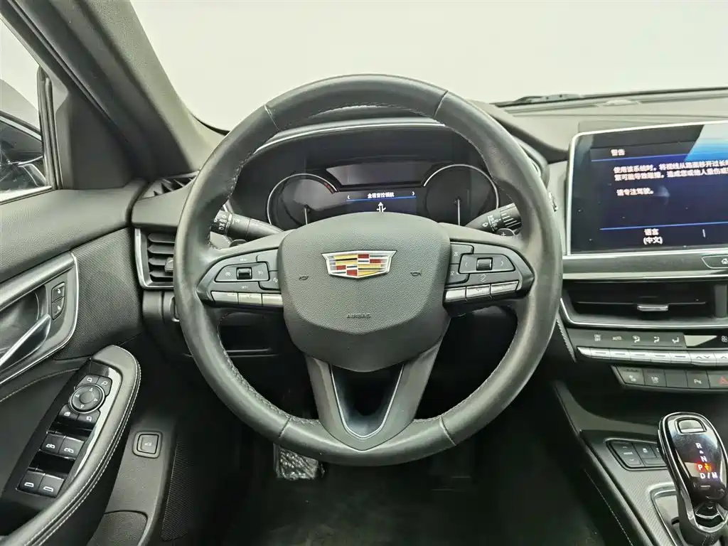 Cadillac CT5 2022 — фото 11
