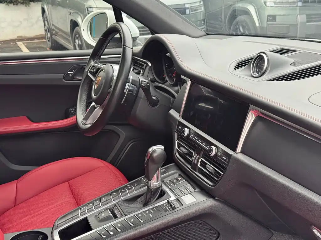 Porsche Macan 2019 — фото 21