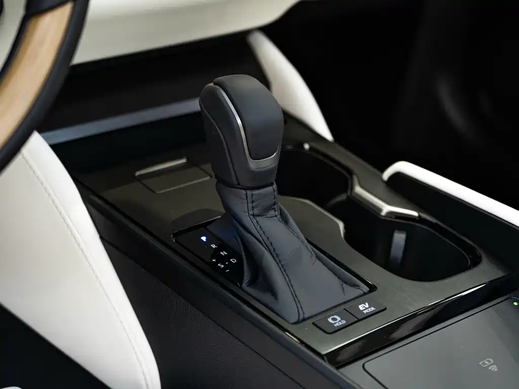 Lexus ES 2025 — фото 15