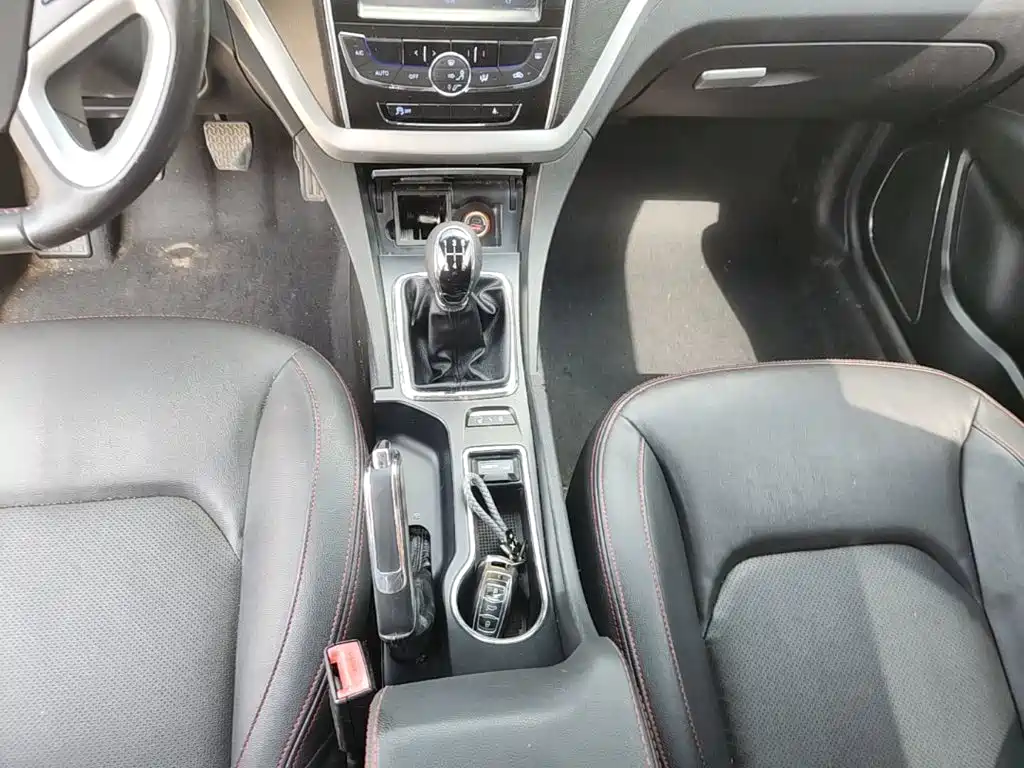Geely Emgrand 2015 — фото 14