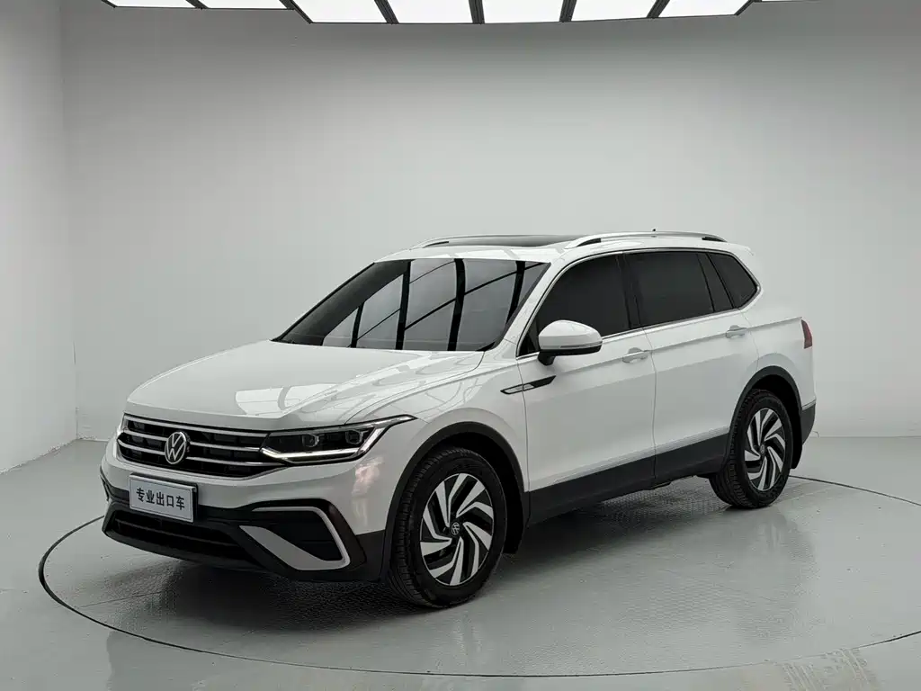 Volkswagen Tiguan L 2023 — фото 1