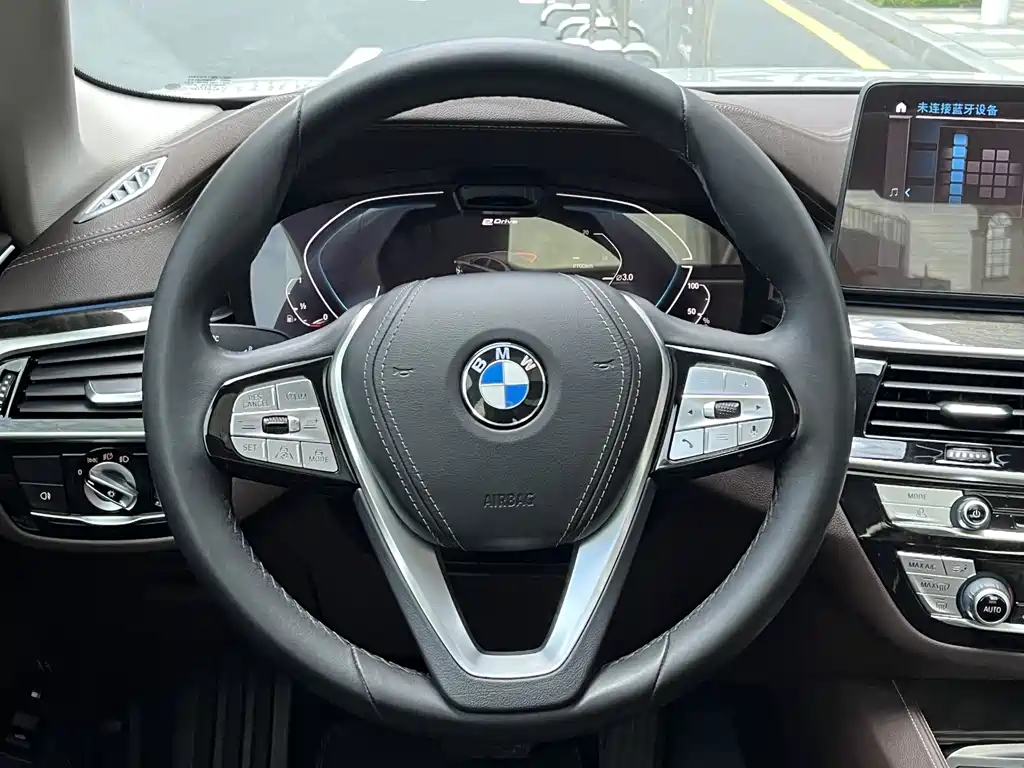 BMW 5 Series New Energy 2021 — фото 13