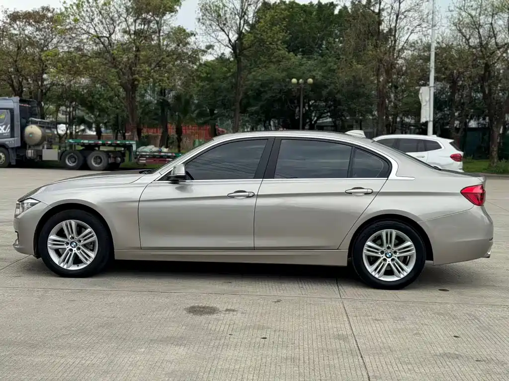 BMW 3 Series 2017 — фото 17