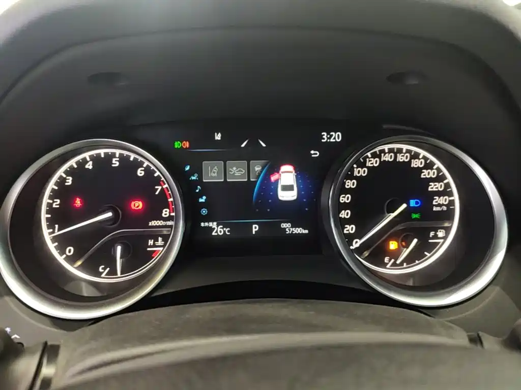 Toyota Camry 2023 — фото 12