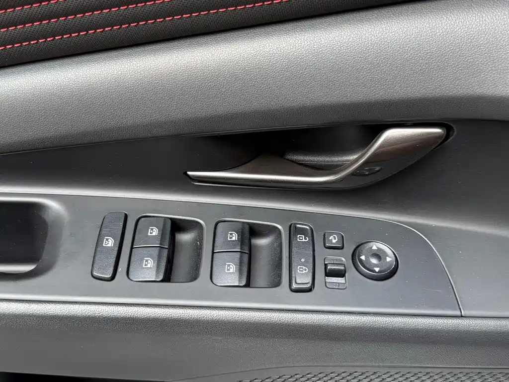 Hyundai Elantra 2021 — фото 19