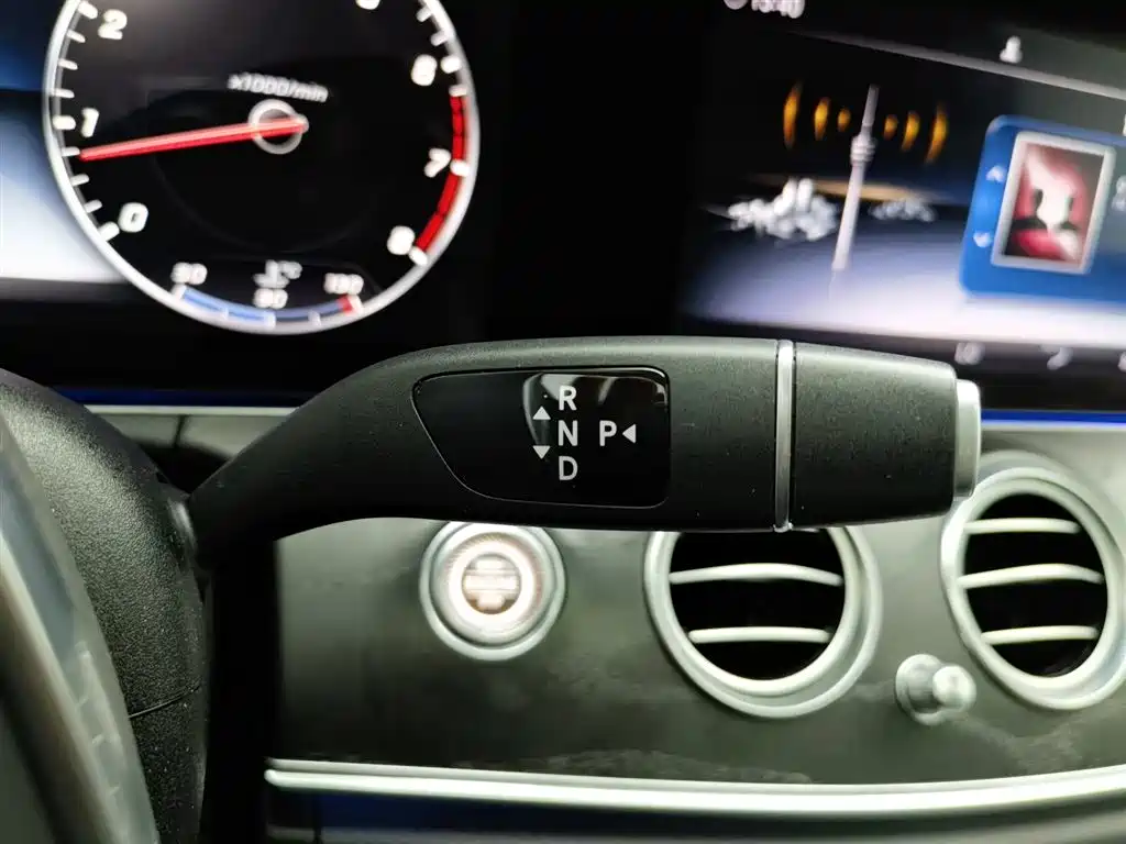 Mercedes-Benz E-Class 2018 — фото 13