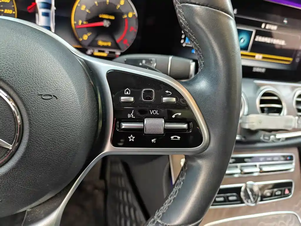 Mercedes-Benz E-Class 2019 — фото 32