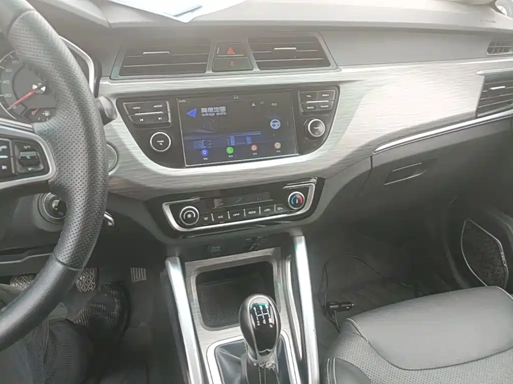 Geely Vision X3 2018 — фото 13