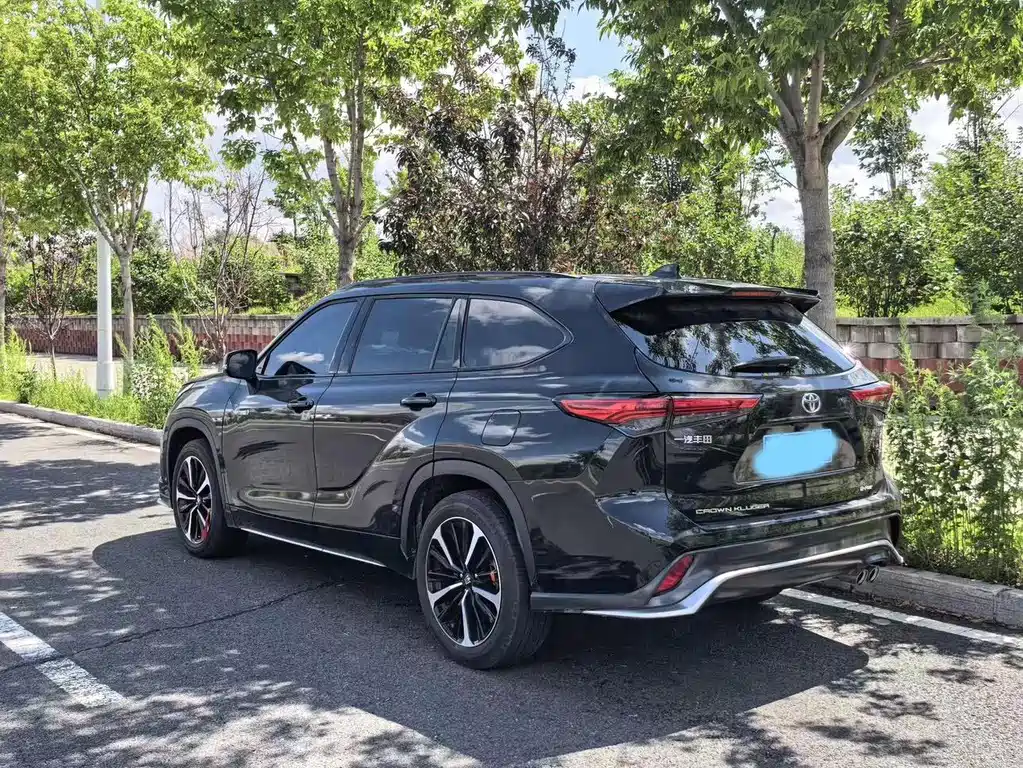 Toyota Crown Kluger 2022