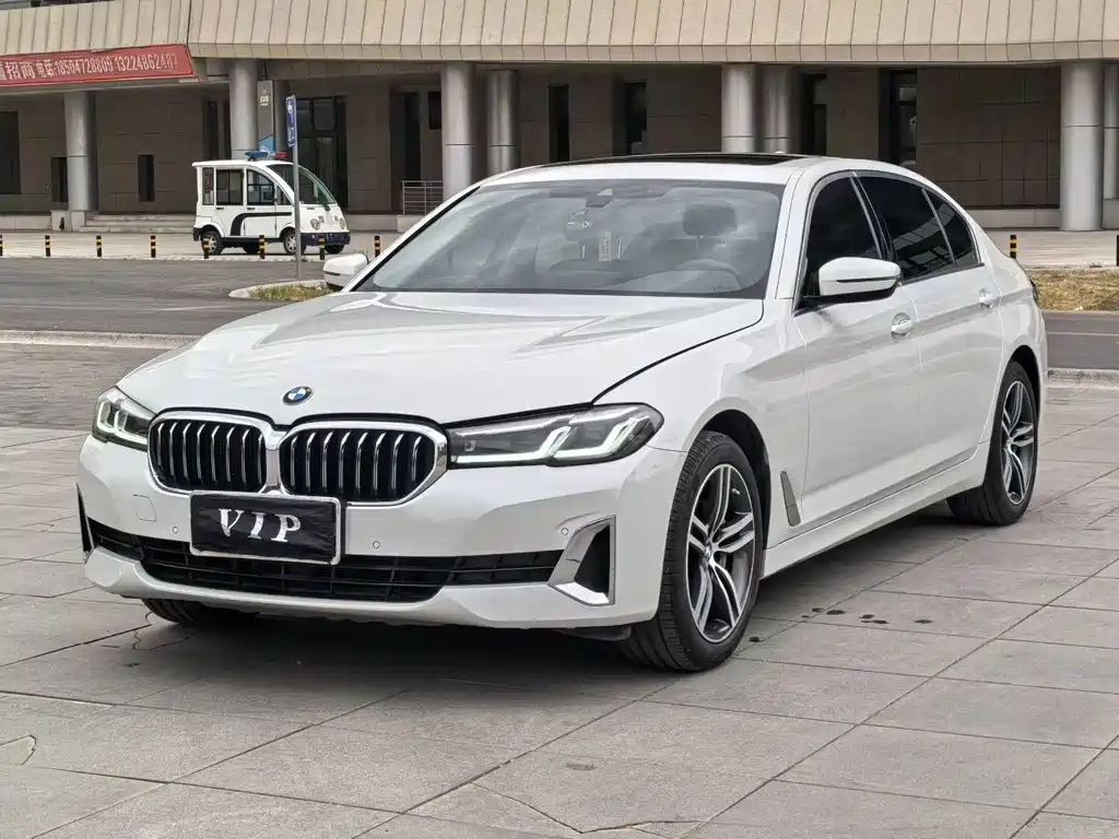 BMW 5 Series 2021 — фото 1