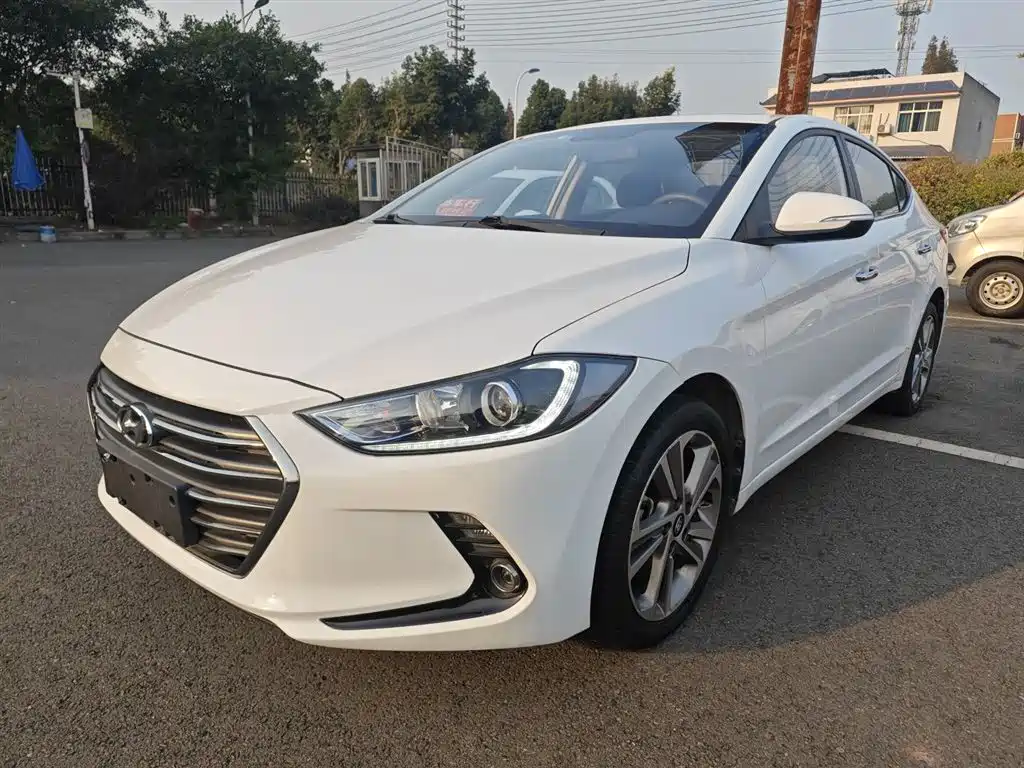 Hyundai Elantra 2019 — фото 2