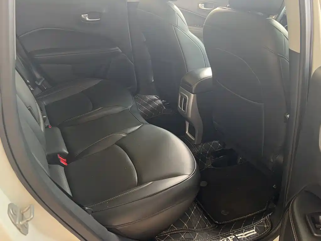 Jeep Compass 2018 — фото 19