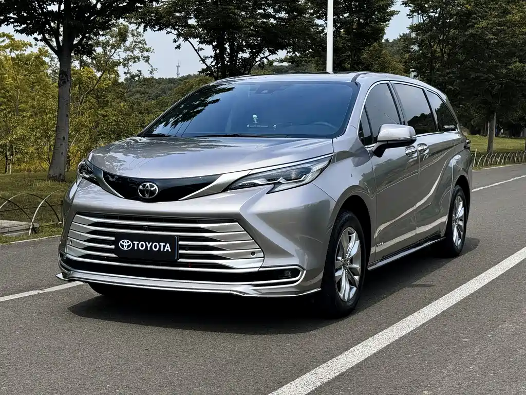 Toyota Sienna 2025 — фото 1
