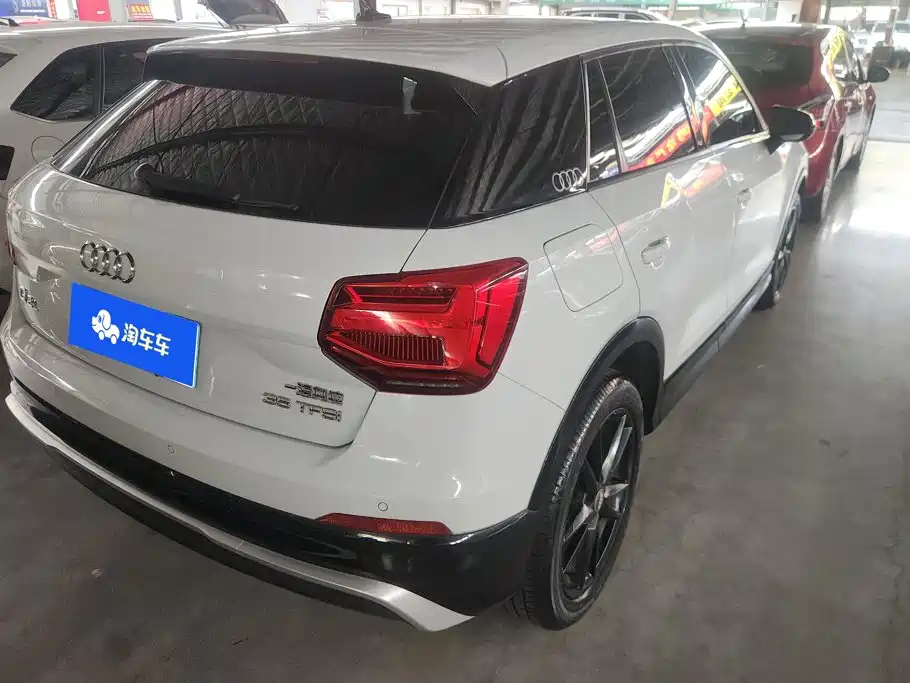Audi Q2L 2019