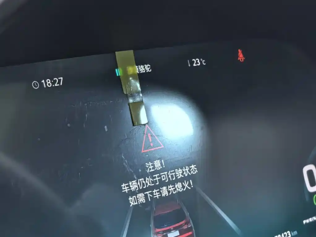 Roewe RX5 New Energy 2018 — фото 13