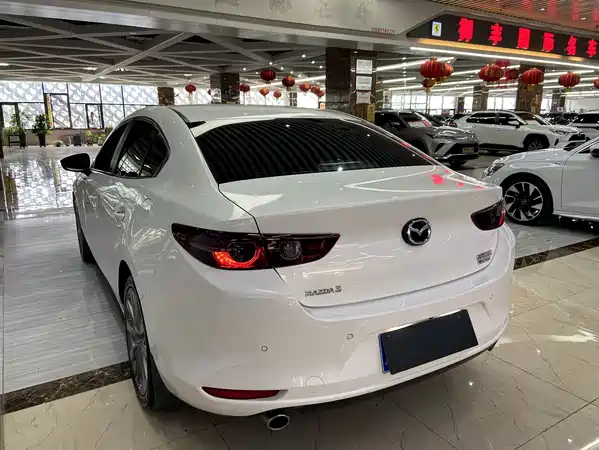 Mazda 3 Axela 2023