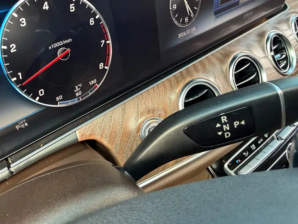 Mercedes-Benz E-Class 2017 — фото 11