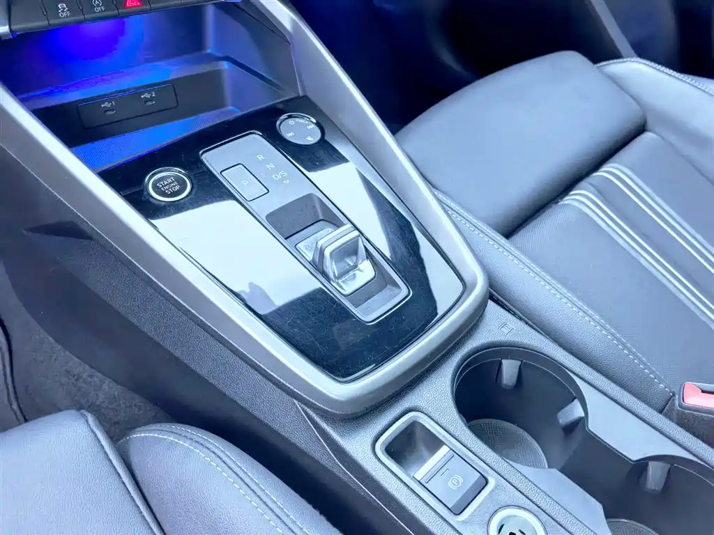 Audi A3 2023 — фото 10