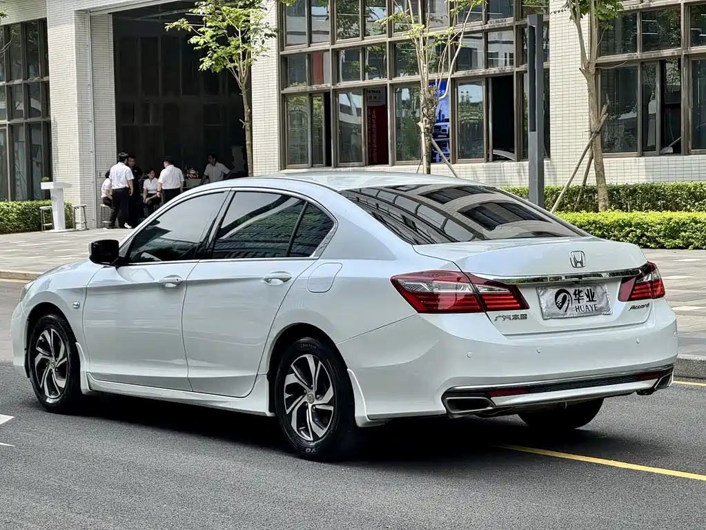 Honda Accord 2018 — фото 12