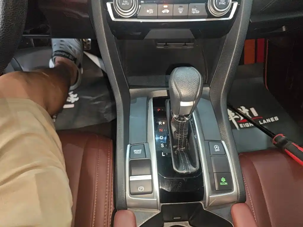 Honda Civic 2020 — фото 14
