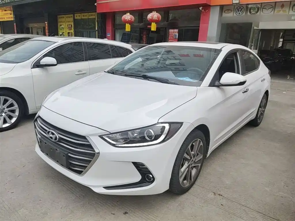 Hyundai Elantra 2018 — фото 1