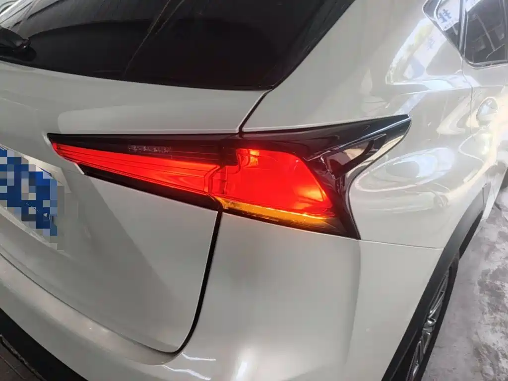 Lexus NX 2018 — фото 8