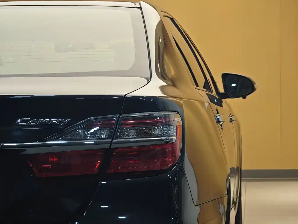 Toyota Camry 2016 — фото 27