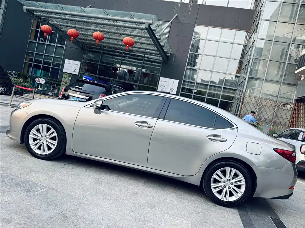Lexus ES 2015 — фото 5