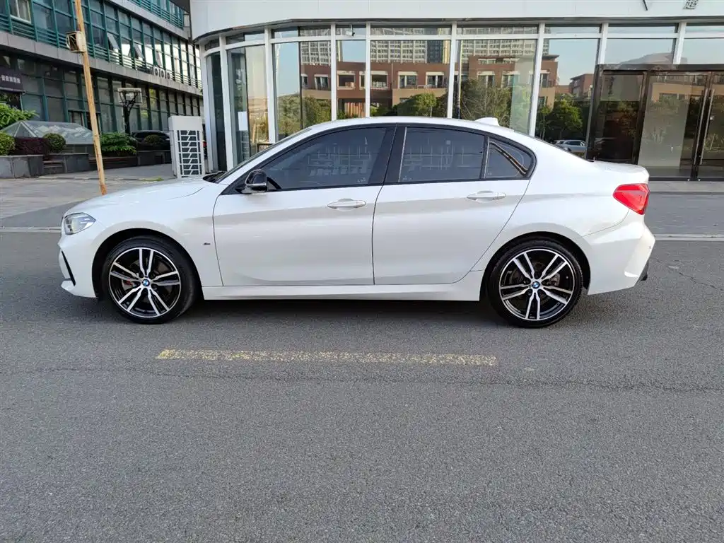 BMW 1 Series 2021 — фото 14