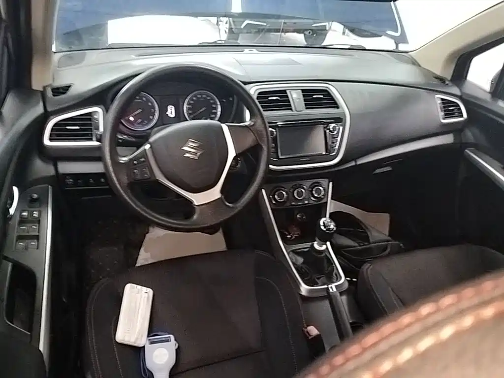 Suzuki S-Cross 2015 — фото 10