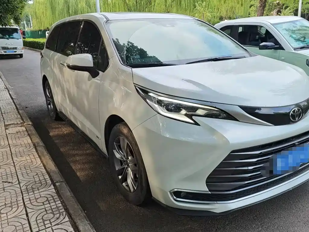 Toyota Sienna 2024
