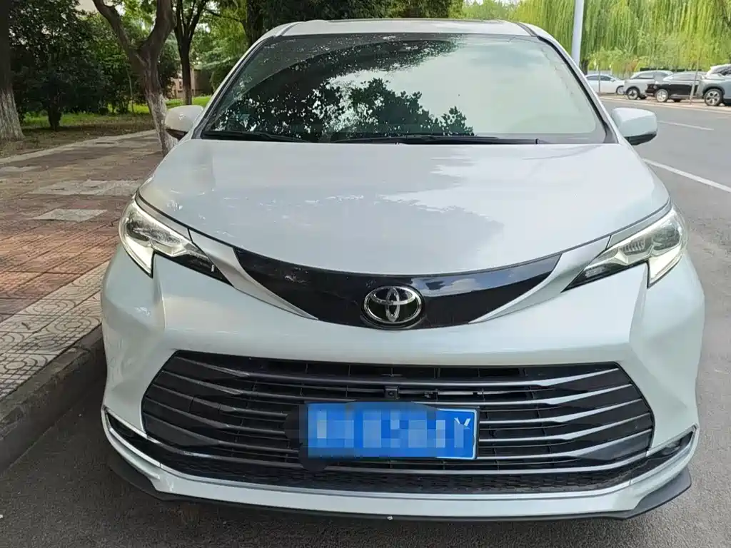 Toyota Sienna 2024
