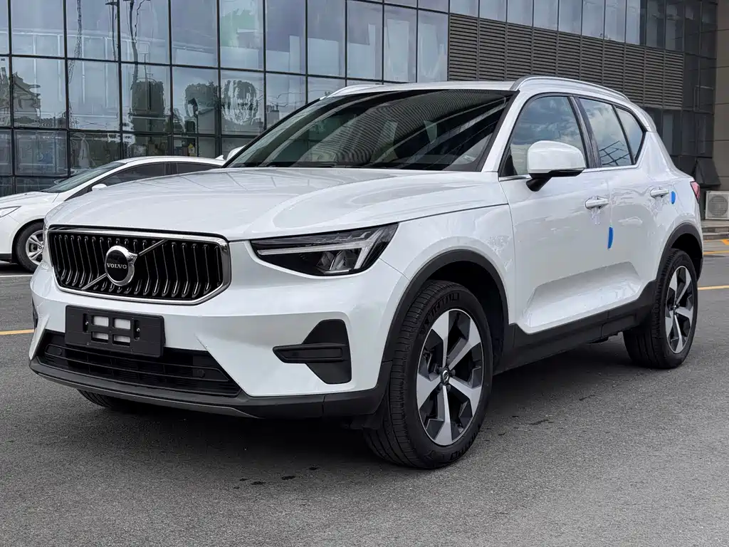 Volvo XC40 2024 — фото 1