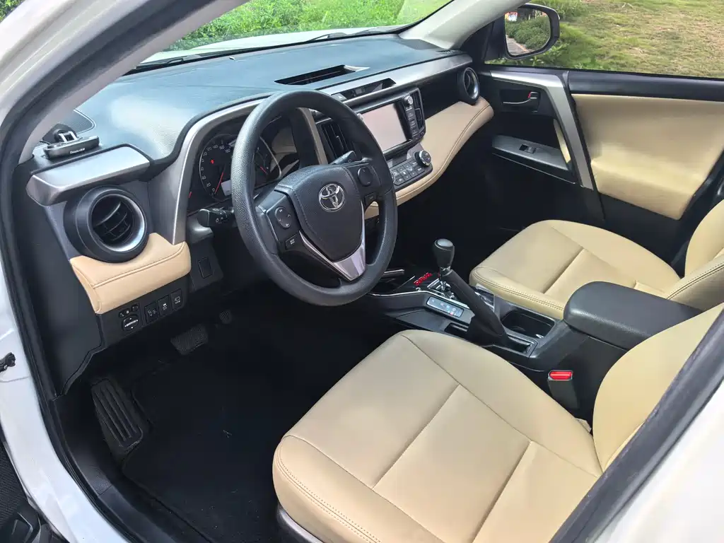 Toyota RAV4 2017 — фото 12