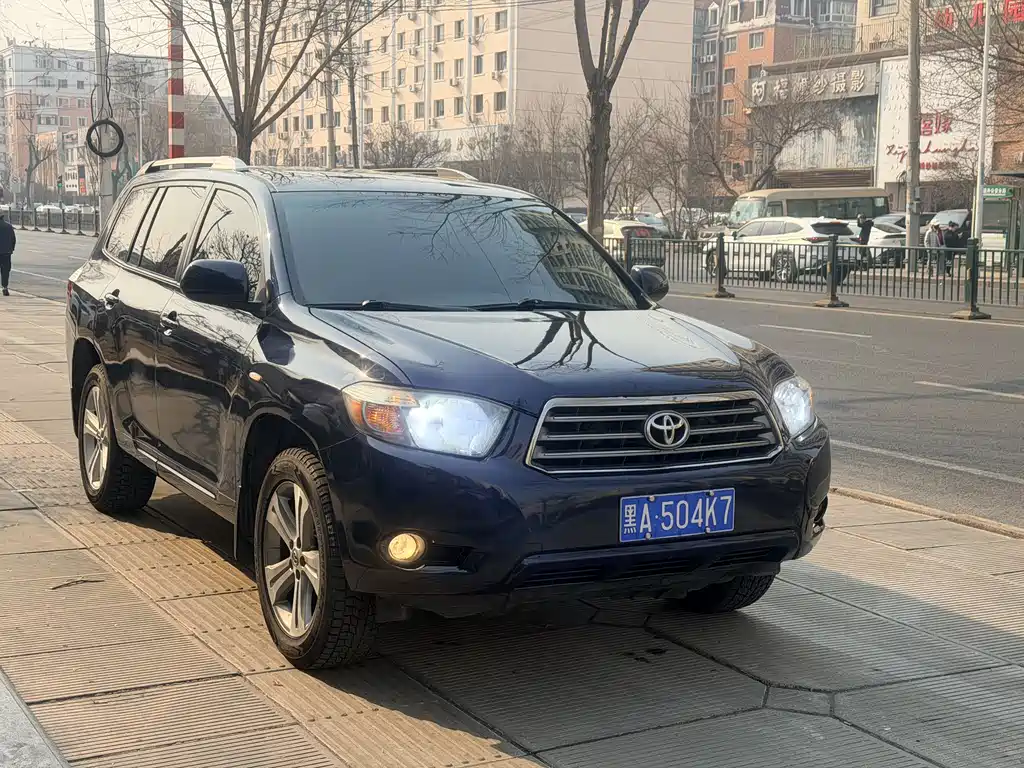 Toyota Highlander 2010 — фото 1