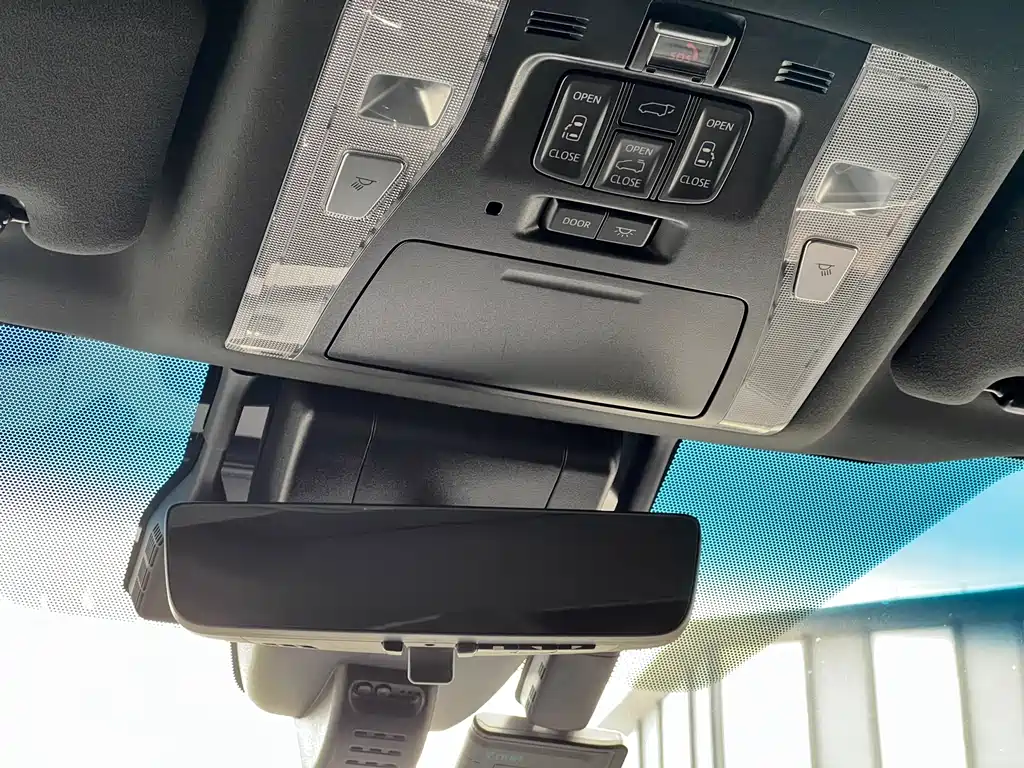 Toyota Vellfire 2023 — фото 14