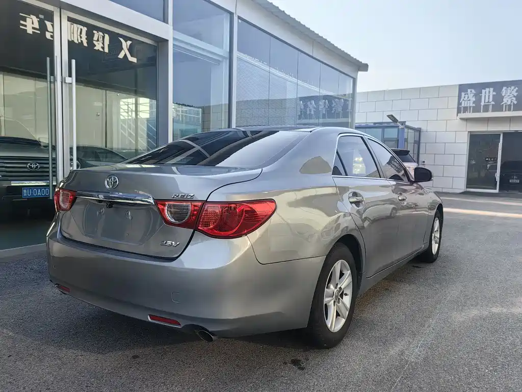 Toyota Reiz 2012