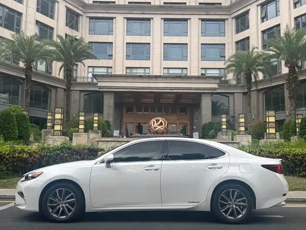 Lexus ES 2018
