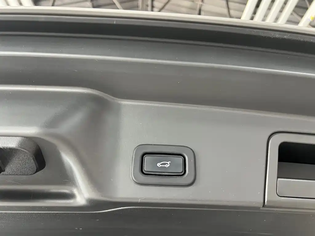 Land Rover Evoque 2023 — фото 14