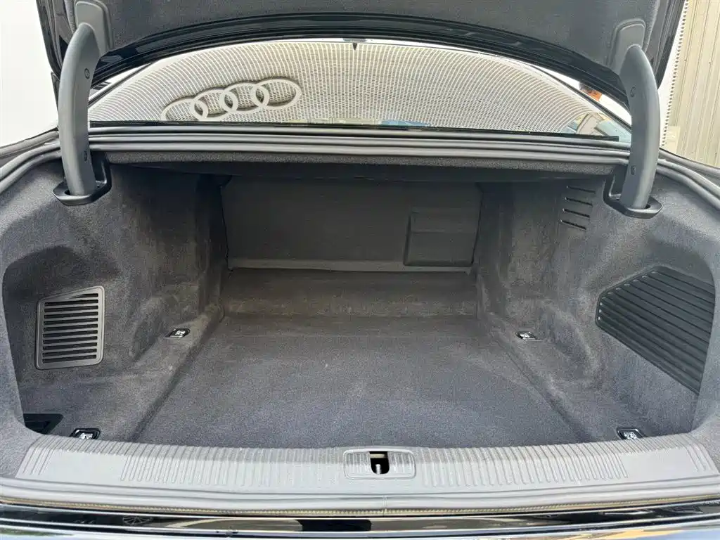Audi A8 2023 — фото 14